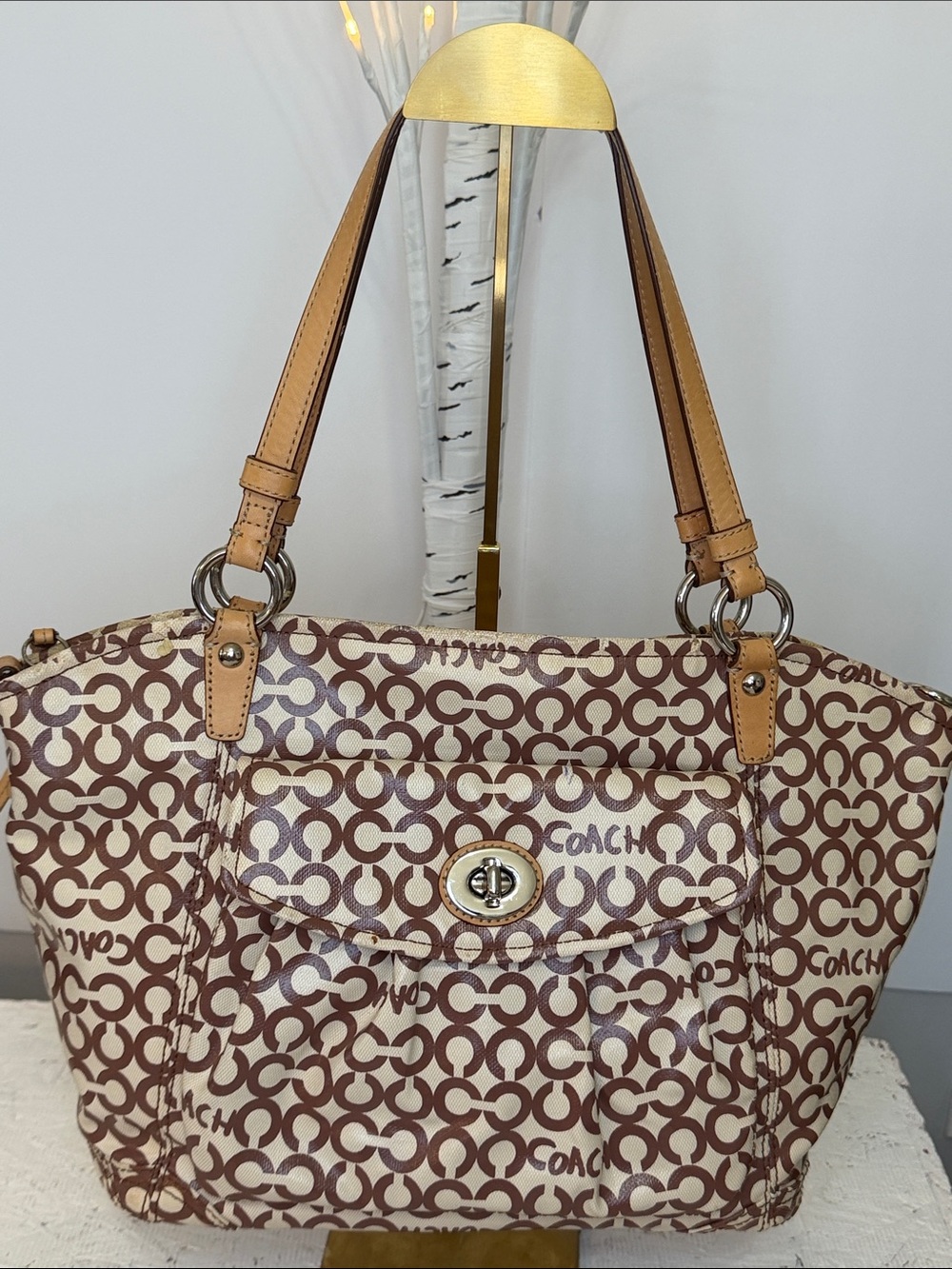 COACH EUC leather canvas logo bag. Front turnkey & back outside pockets.